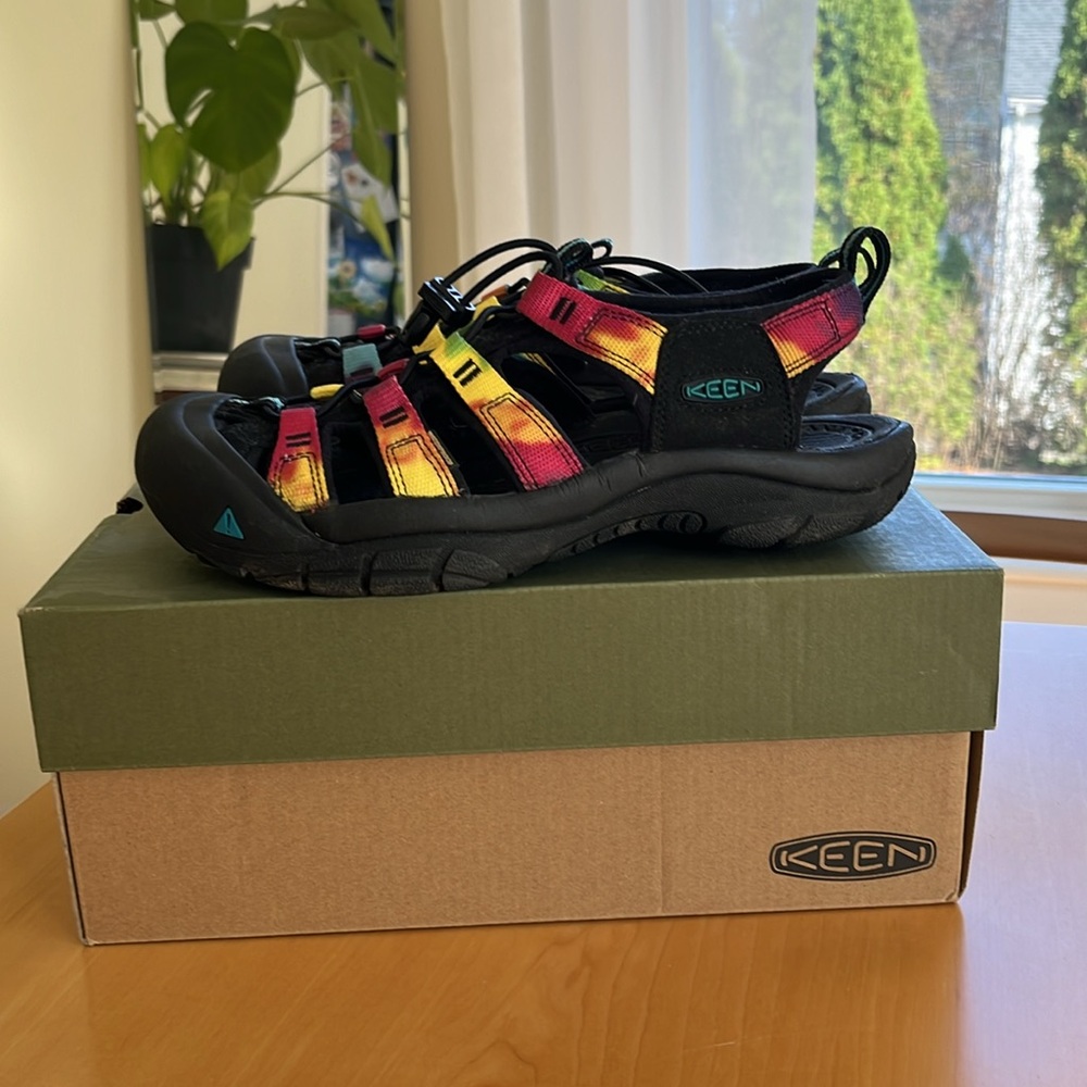 Keen Newport Retro Original Tie Dye Size 8 rainbow